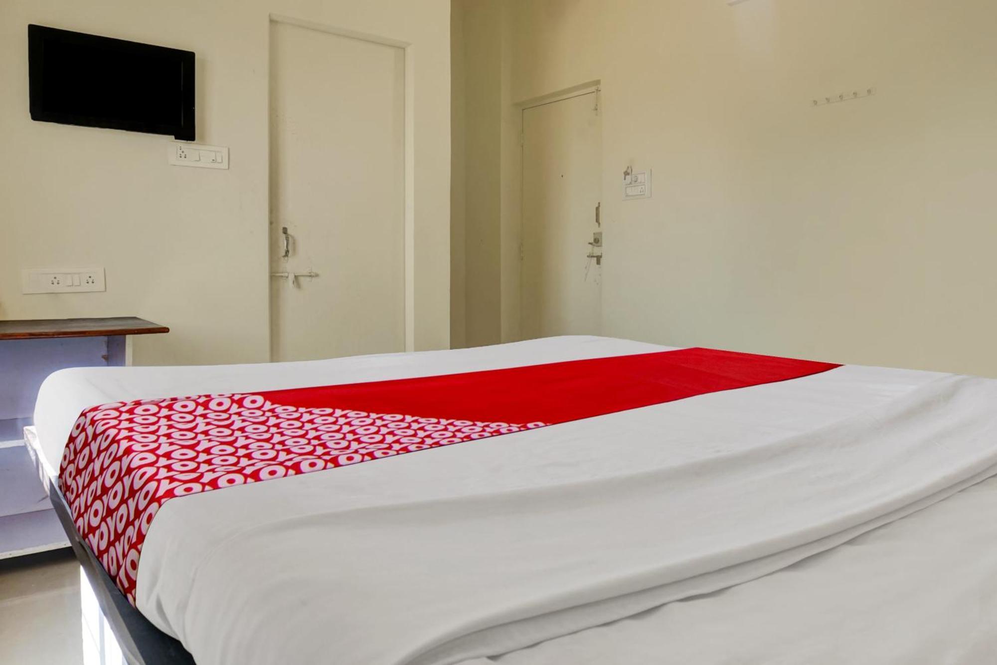Hotel O Happy Homely Stay Sasvad Buitenkant foto
